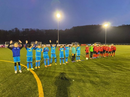 Erfolg beim Flutlichttestspiel