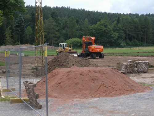 Nebenplatz: Die Bagger rollen