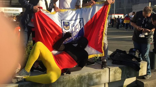 Mit der Einheit-Fahne bei der EM in Frankreich!