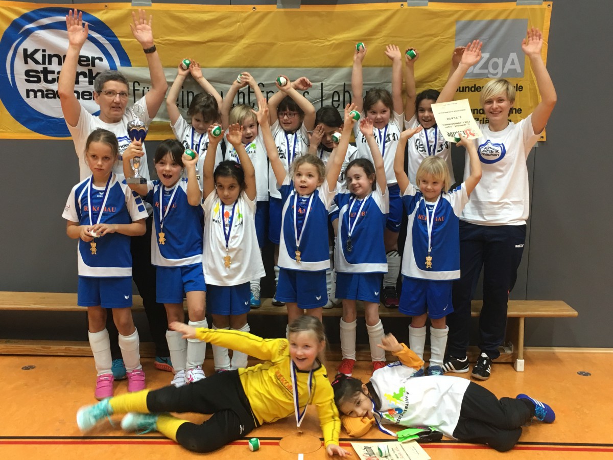Volles Haus im Ilmtal-Stadion: D- und F-Juniorinnen Turnier