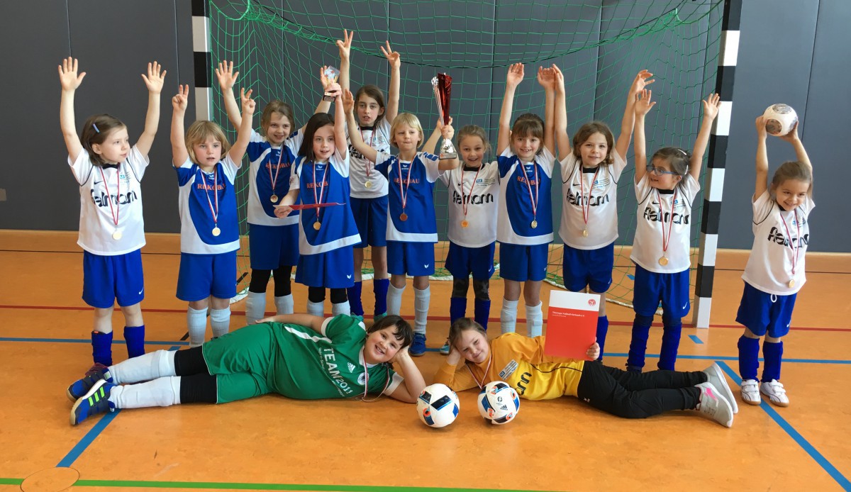 F-Juniorinnen verteidigen TFV-Hallenmeistertitel