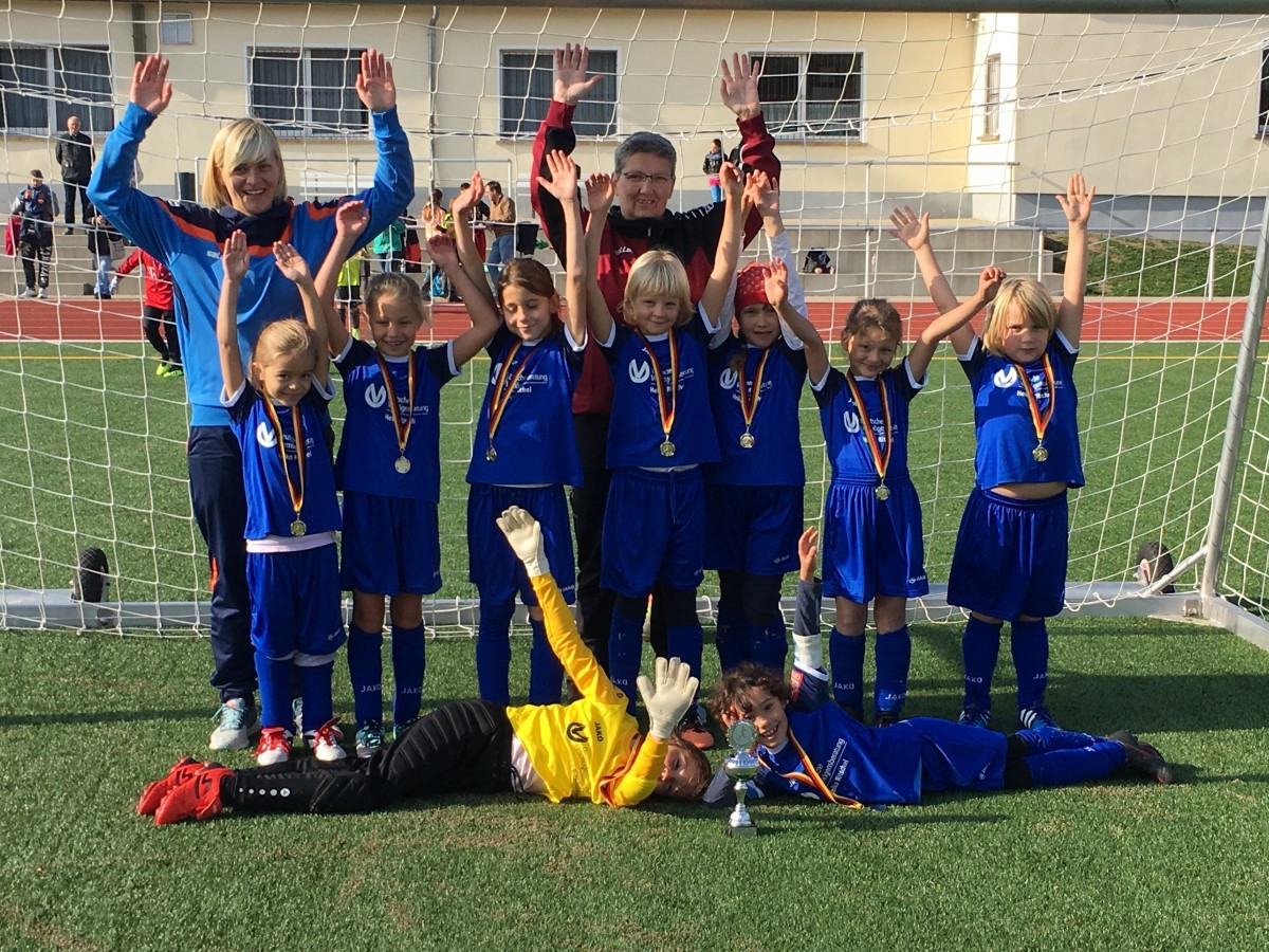 F-Juniorinnen gewinnen auch das 3. Turnier souverän