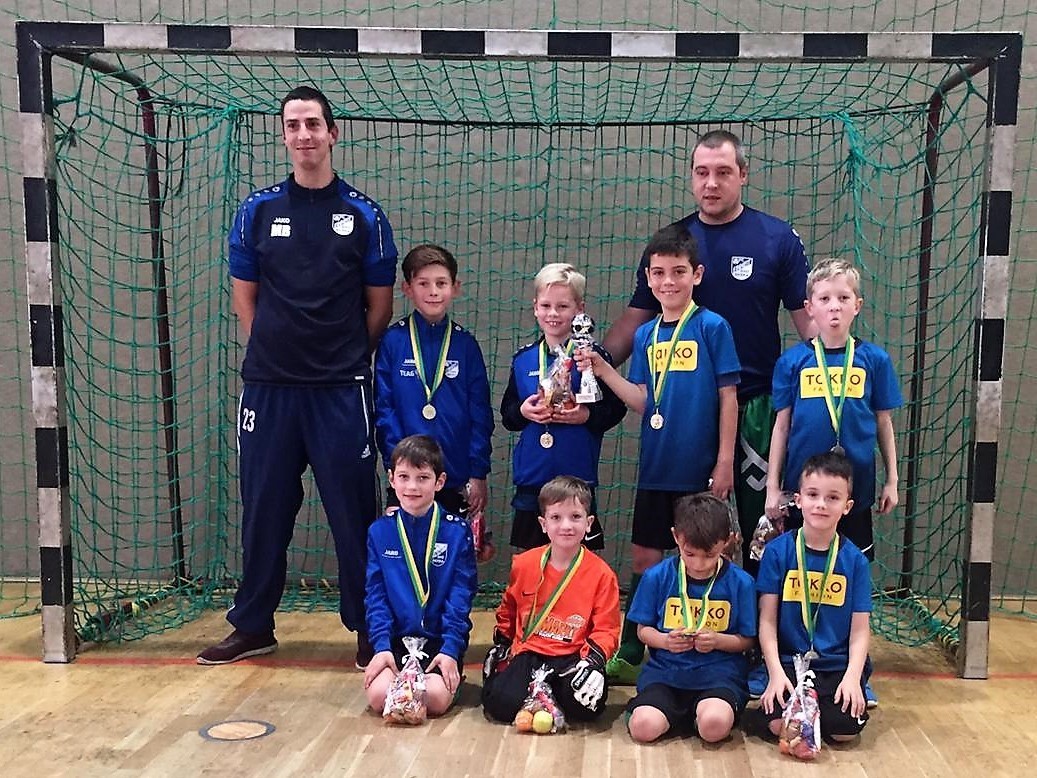 F-Junioren holen am 1. Advent ihren 1. Titel