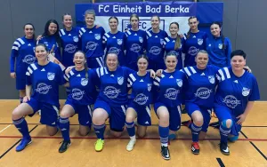 Riesige Überraschung auch für das Frauenteam - ein schicker, neuer Trikotsatz