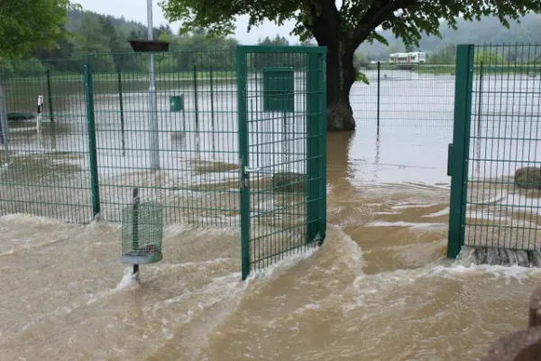 Hochwasser im Stadion Hinterm Forst