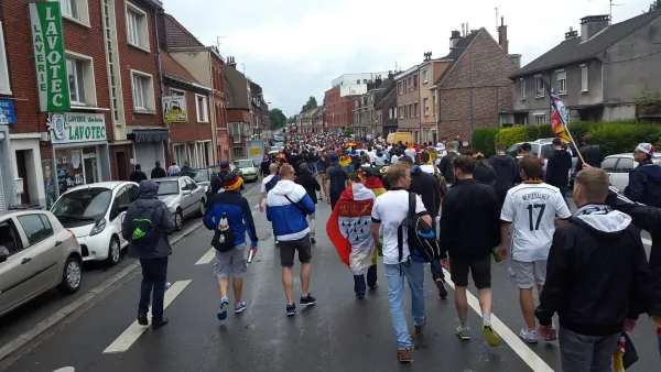 Mit der Einheit-Fahne durch Frankreich!