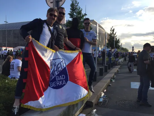 Mit der Einheit-Fahne durch Frankreich!