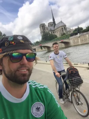 Mit der Einheit-Fahne durch Frankreich!