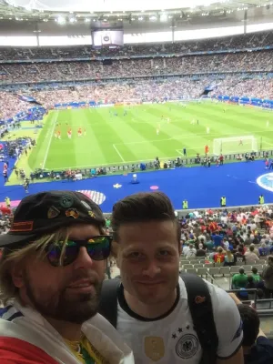 Mit der Einheit-Fahne durch Frankreich!